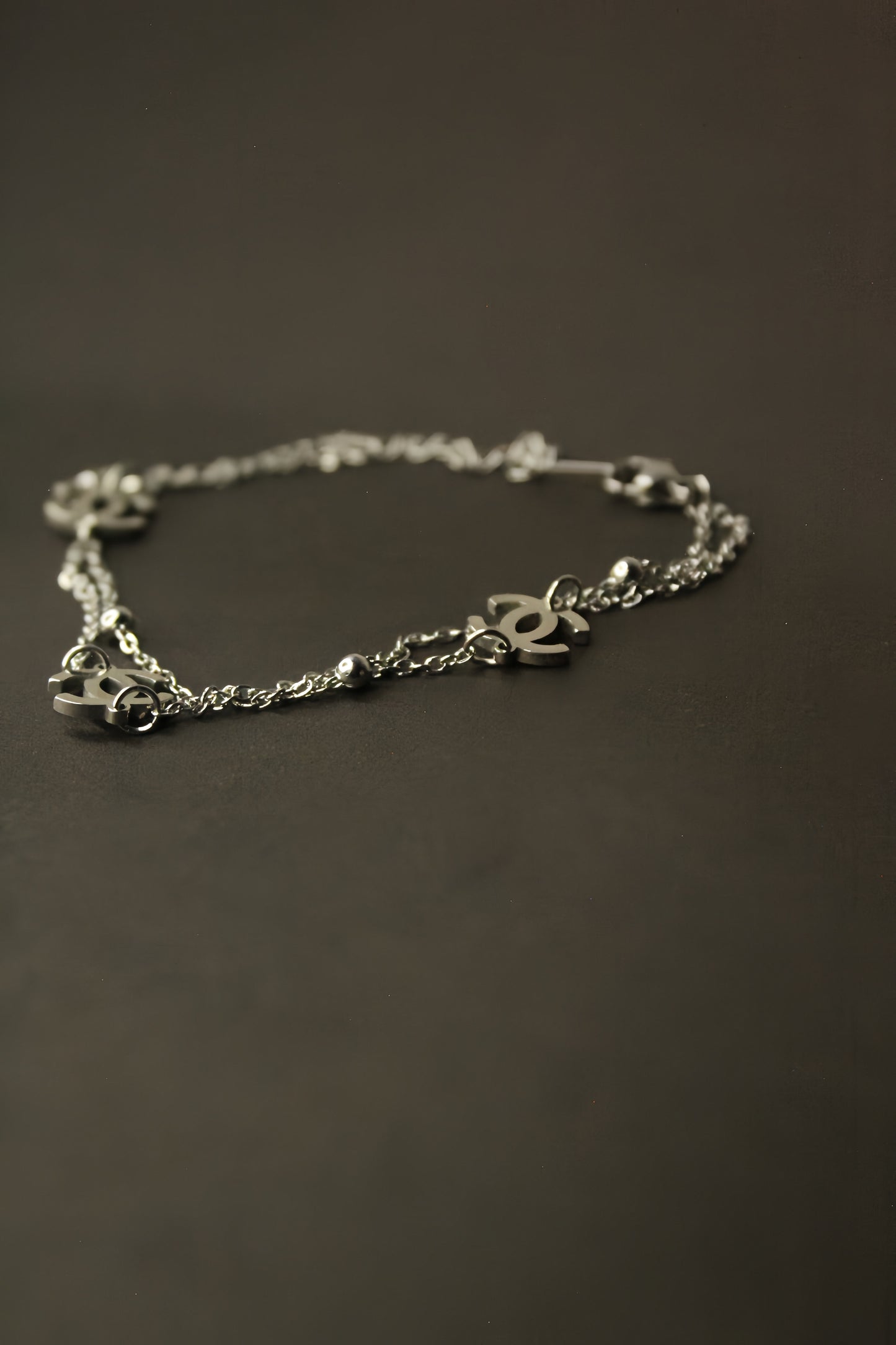 Elegant Silver Chain Bracelet with Classic Charm