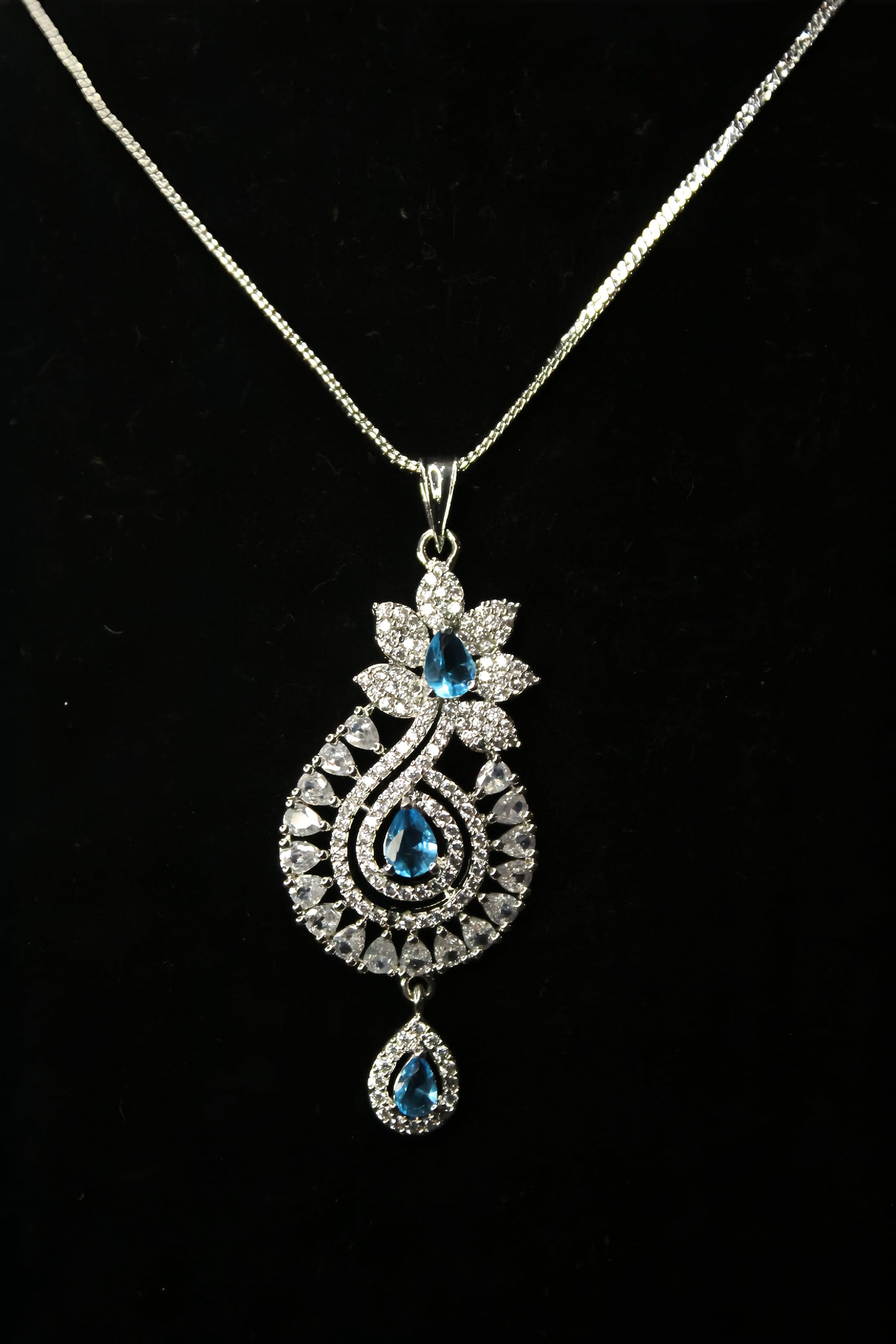 1-Carat Elegance Set With Beautiful Blue Zircon Design