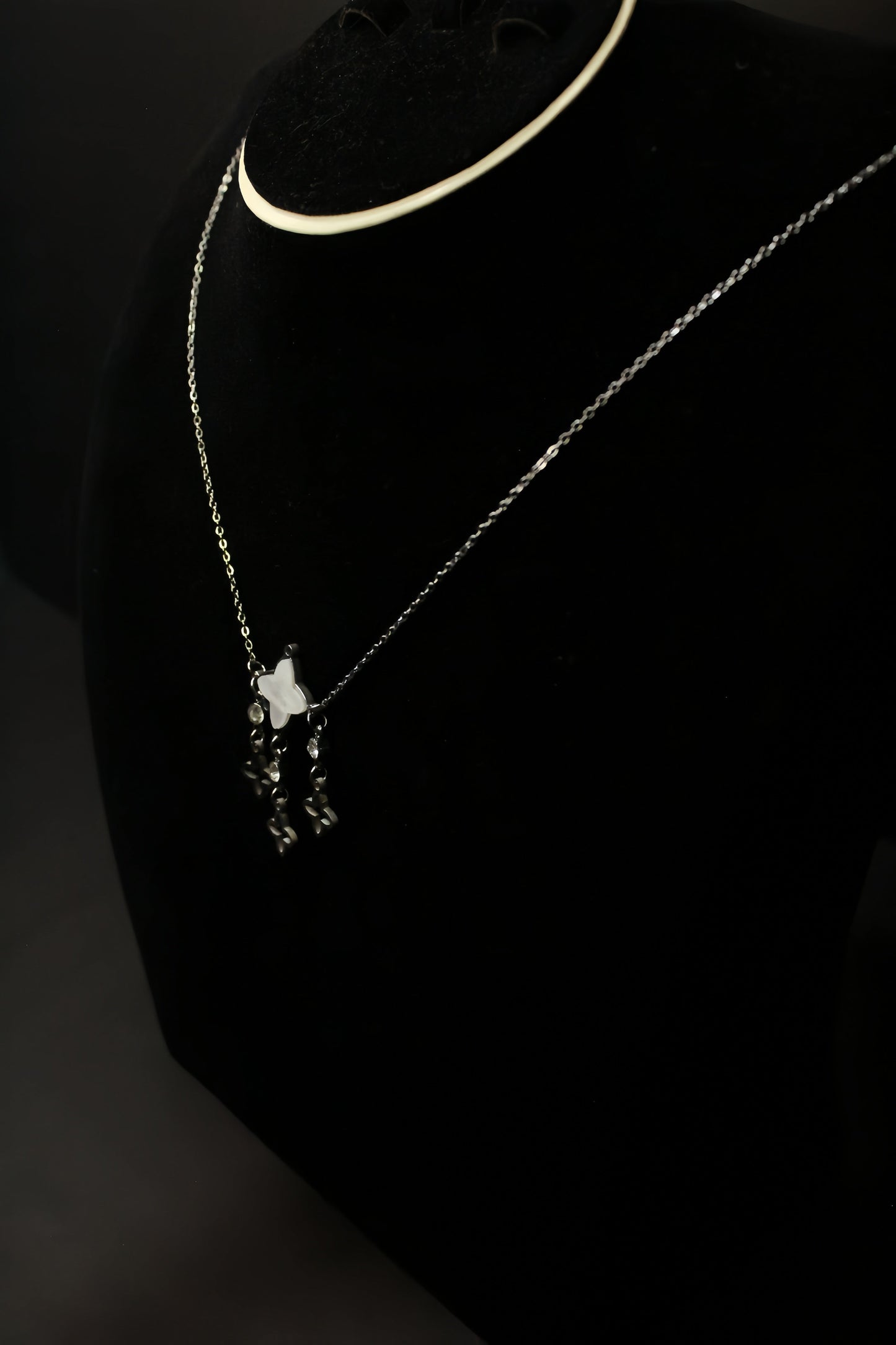 Silver-Pearl Clover Pendent Necklace