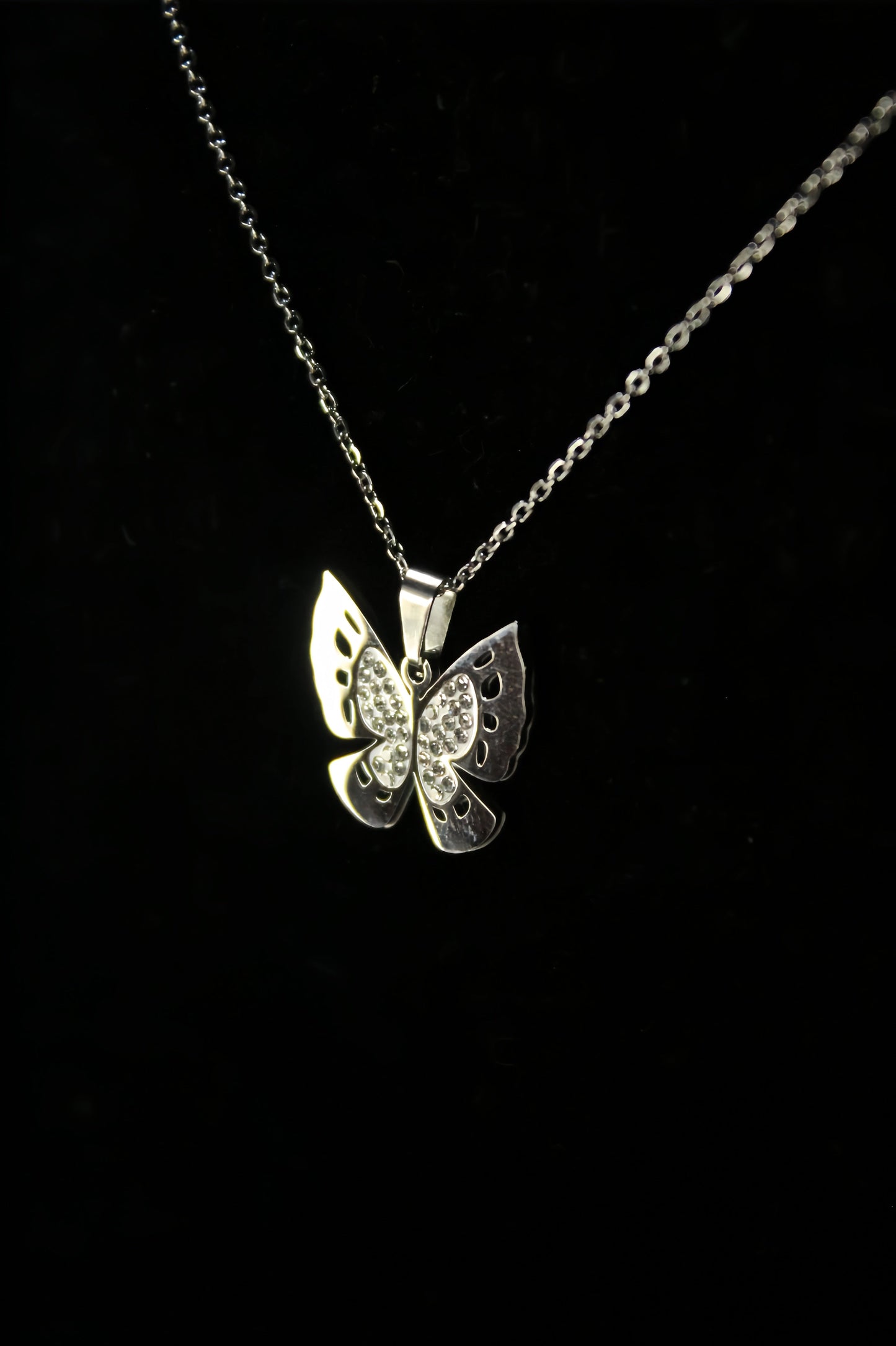 Elegance Butterfly Design Locket With Zircon