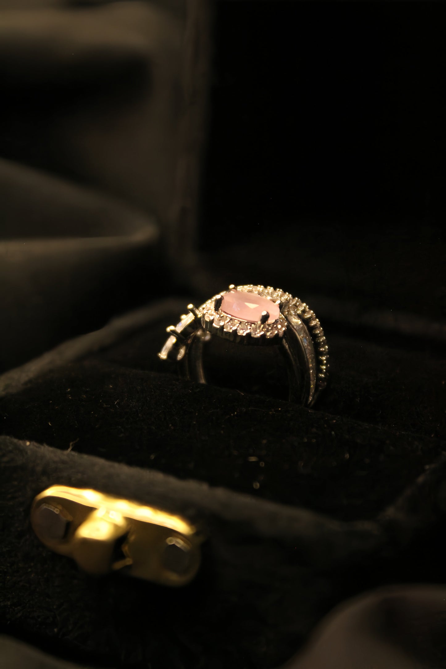 1-Carat Pink Halo Gemstone Ring with Criss-Cross Diamond Band