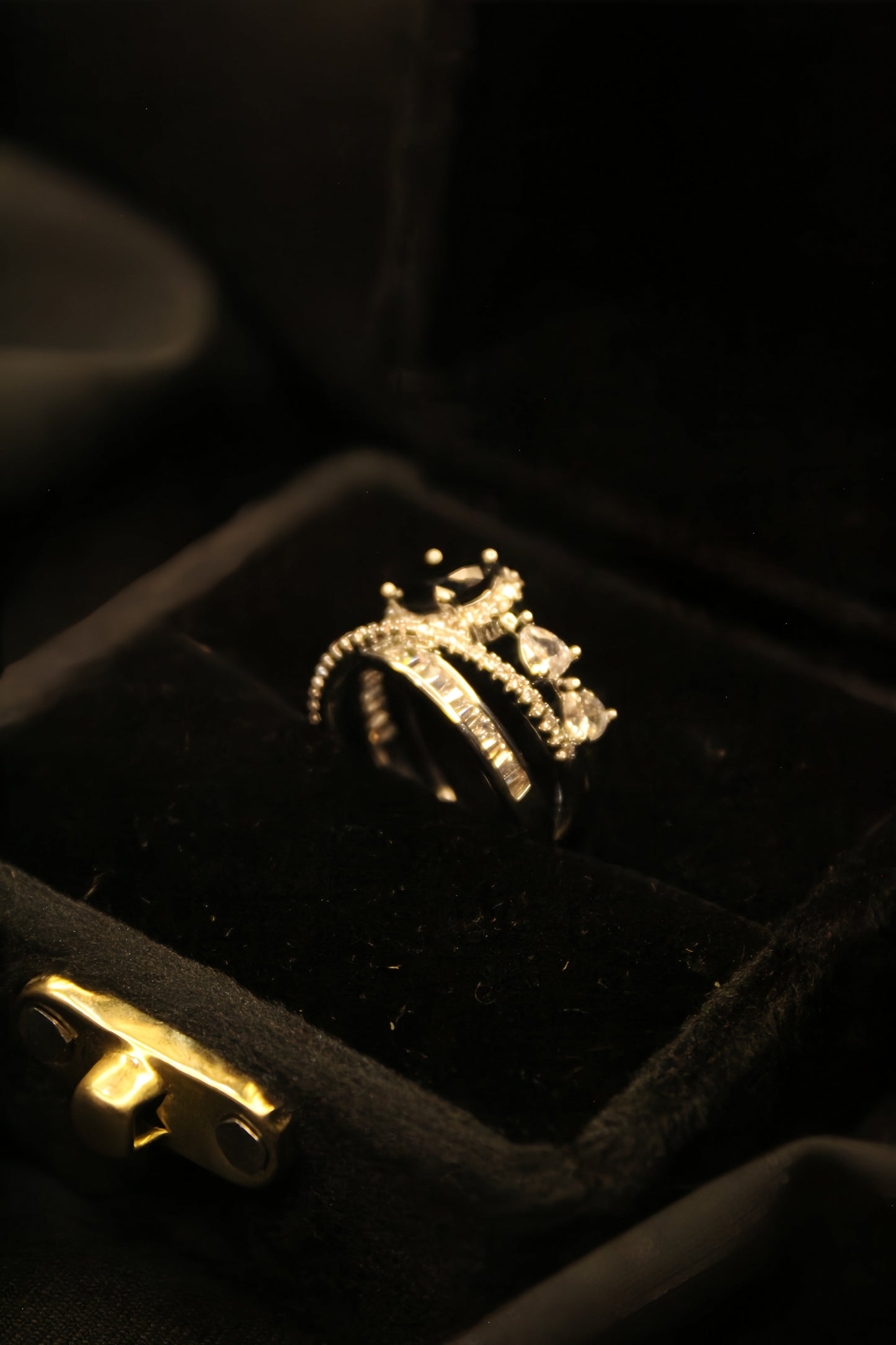 1-Carat Black Halo Gemstone Ring with Criss-Cross Diamond Band