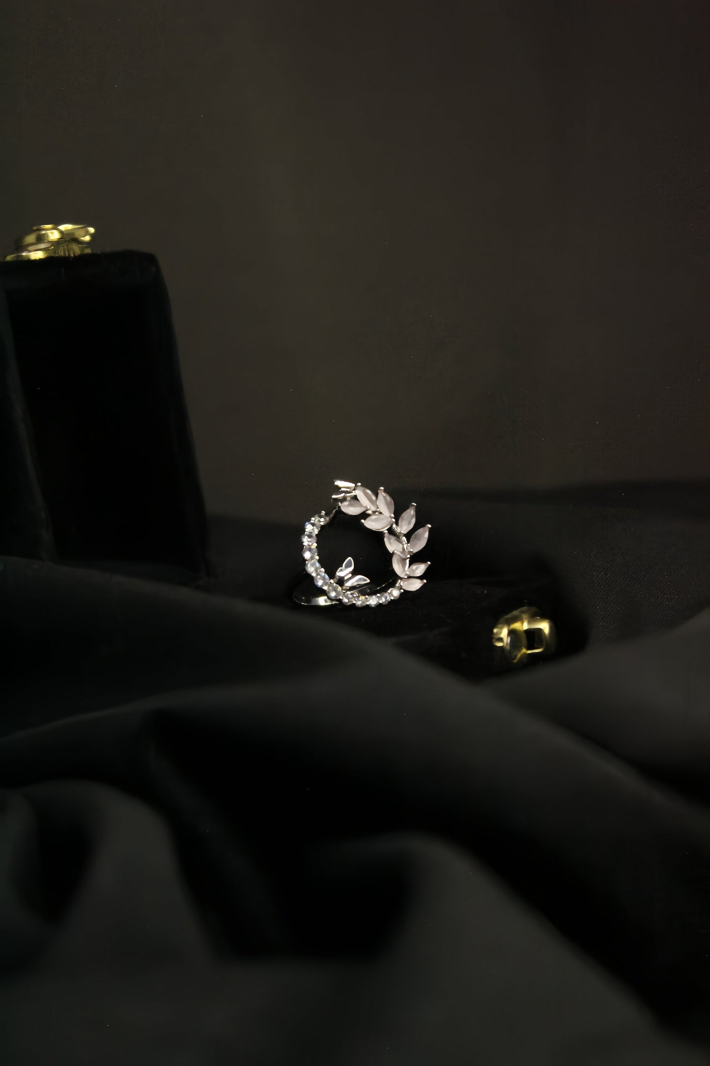 1-Carat Baby Pink Leaf Vine Ring