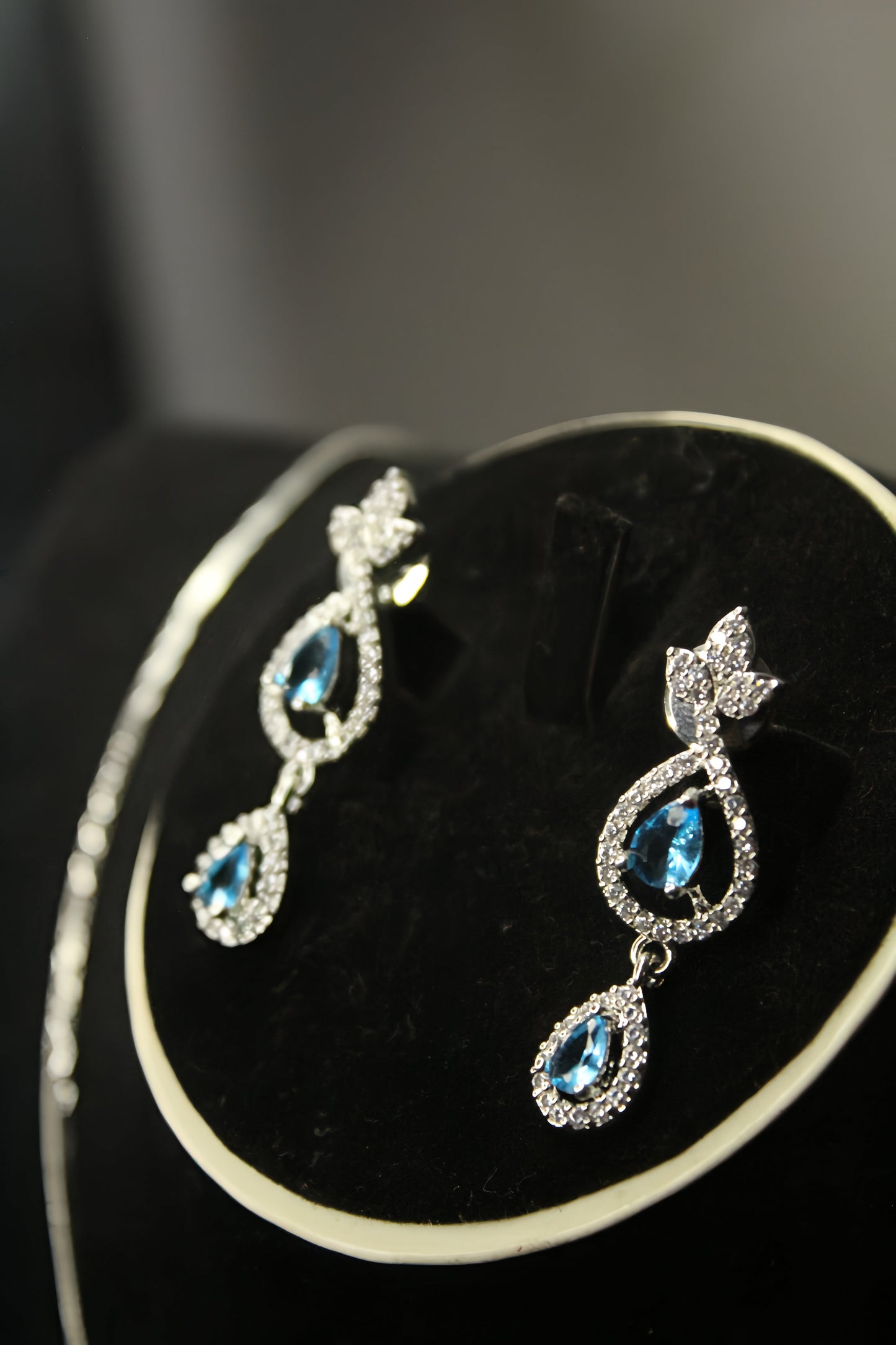 1-Carat Elegance Set With Beautiful Blue Zircon Design