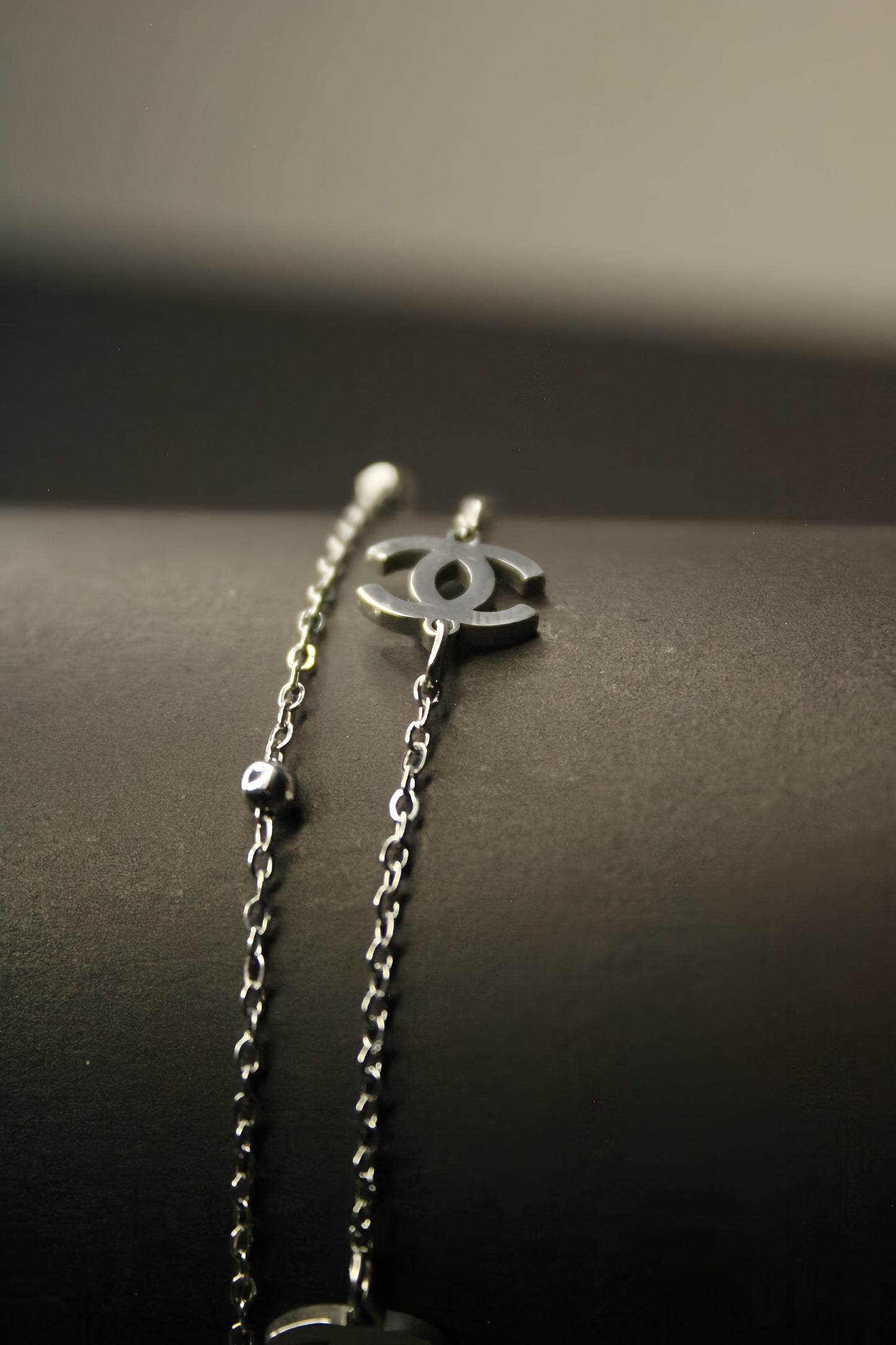 Elegant Silver Chain Bracelet with Classic Charm