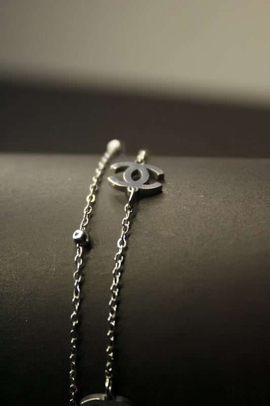 Elegant Silver Chain Bracelet with Classic Charm