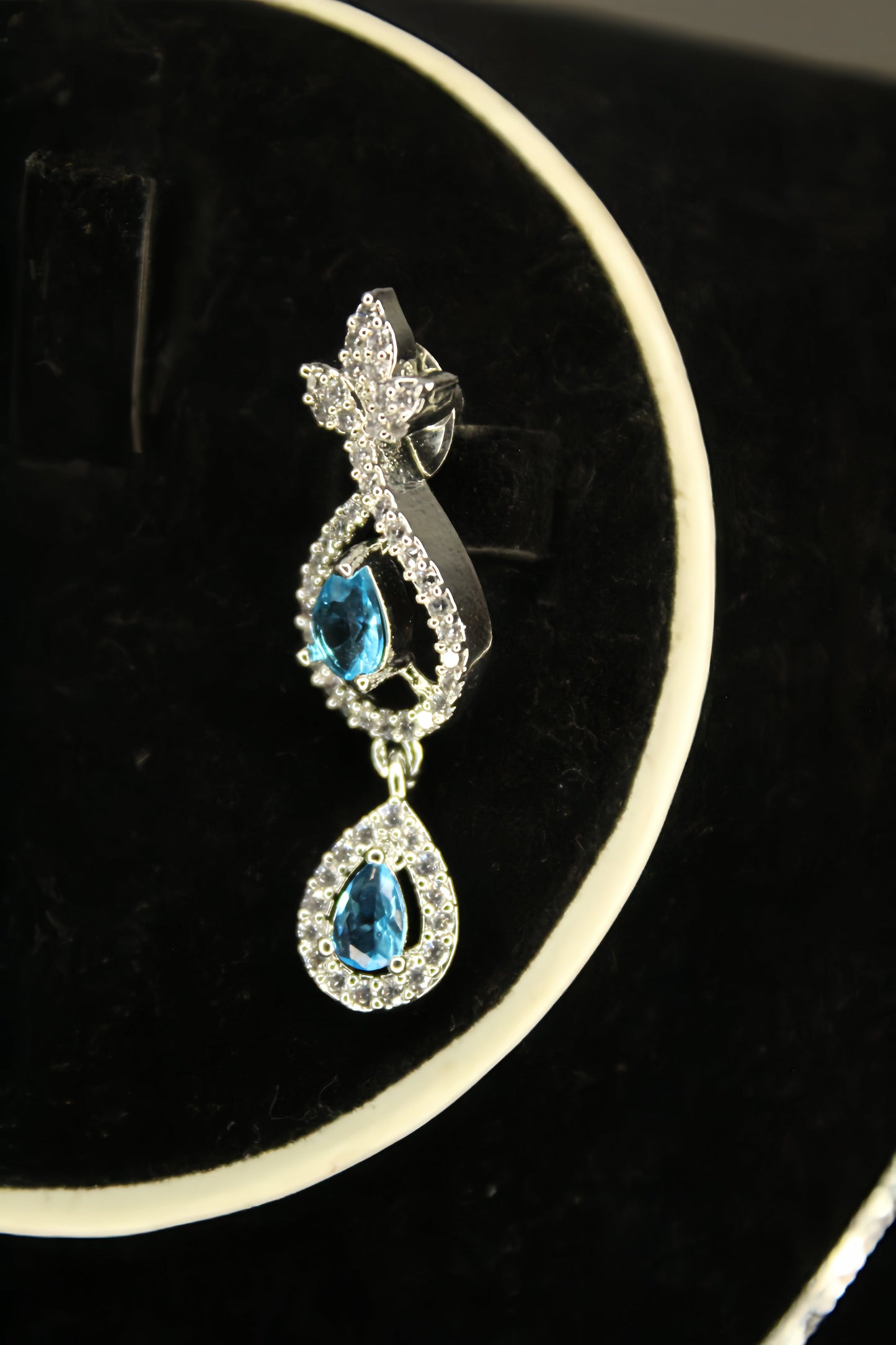 1-Carat Elegance Set With Beautiful Blue Zircon Design