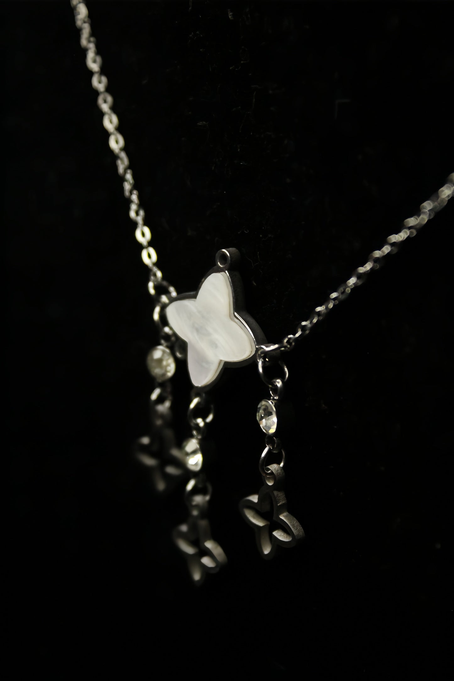 Silver-Pearl Clover Pendent Necklace