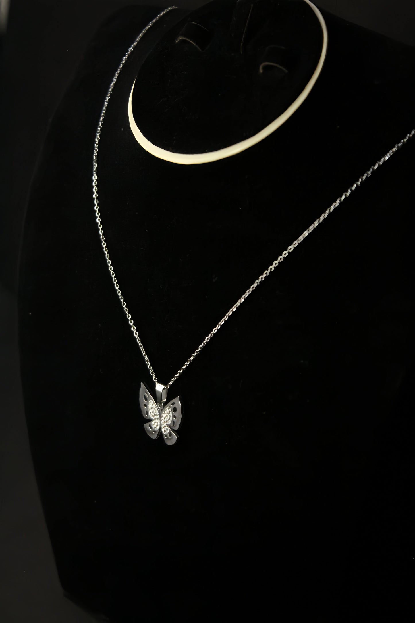 Elegance Butterfly Design Locket With Zircon