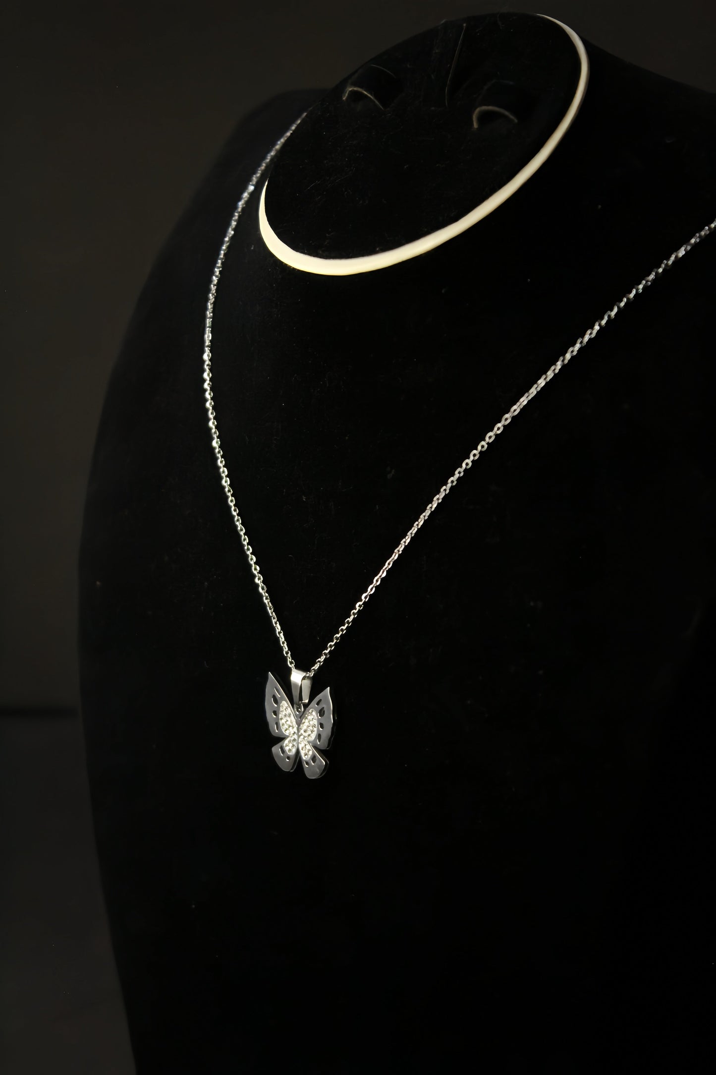 Elegance Butterfly Design Locket With Zircon