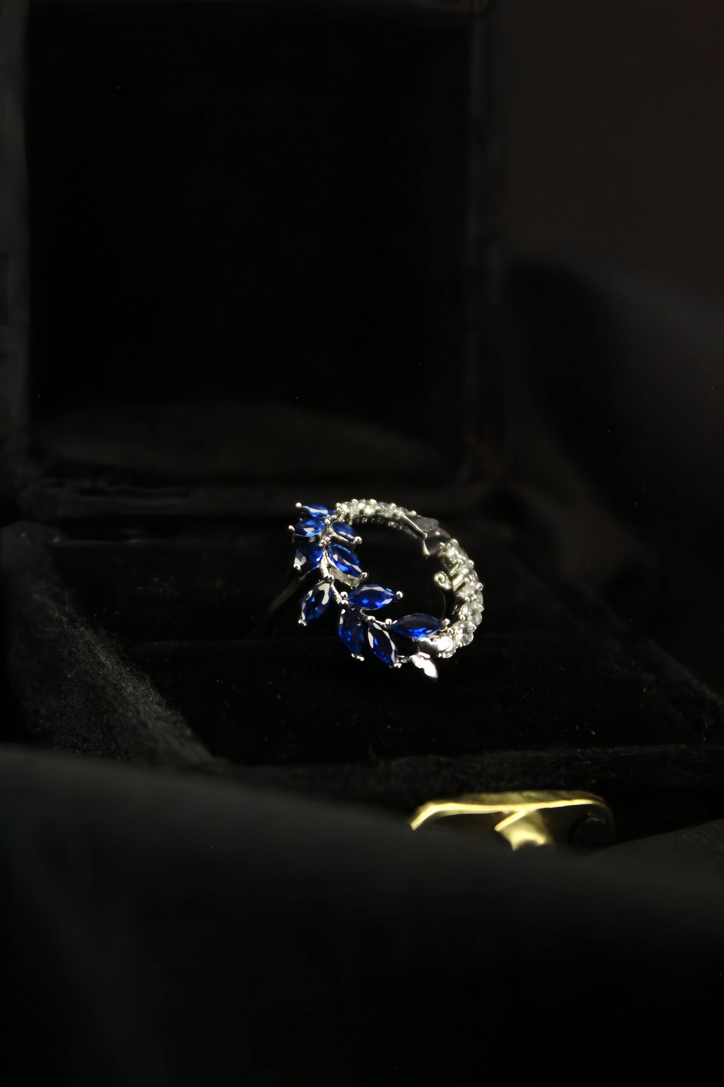 1-Carat Sapphire Leaf Vine Ring