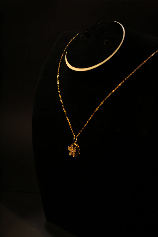 Golden Clover Pendent Necklace