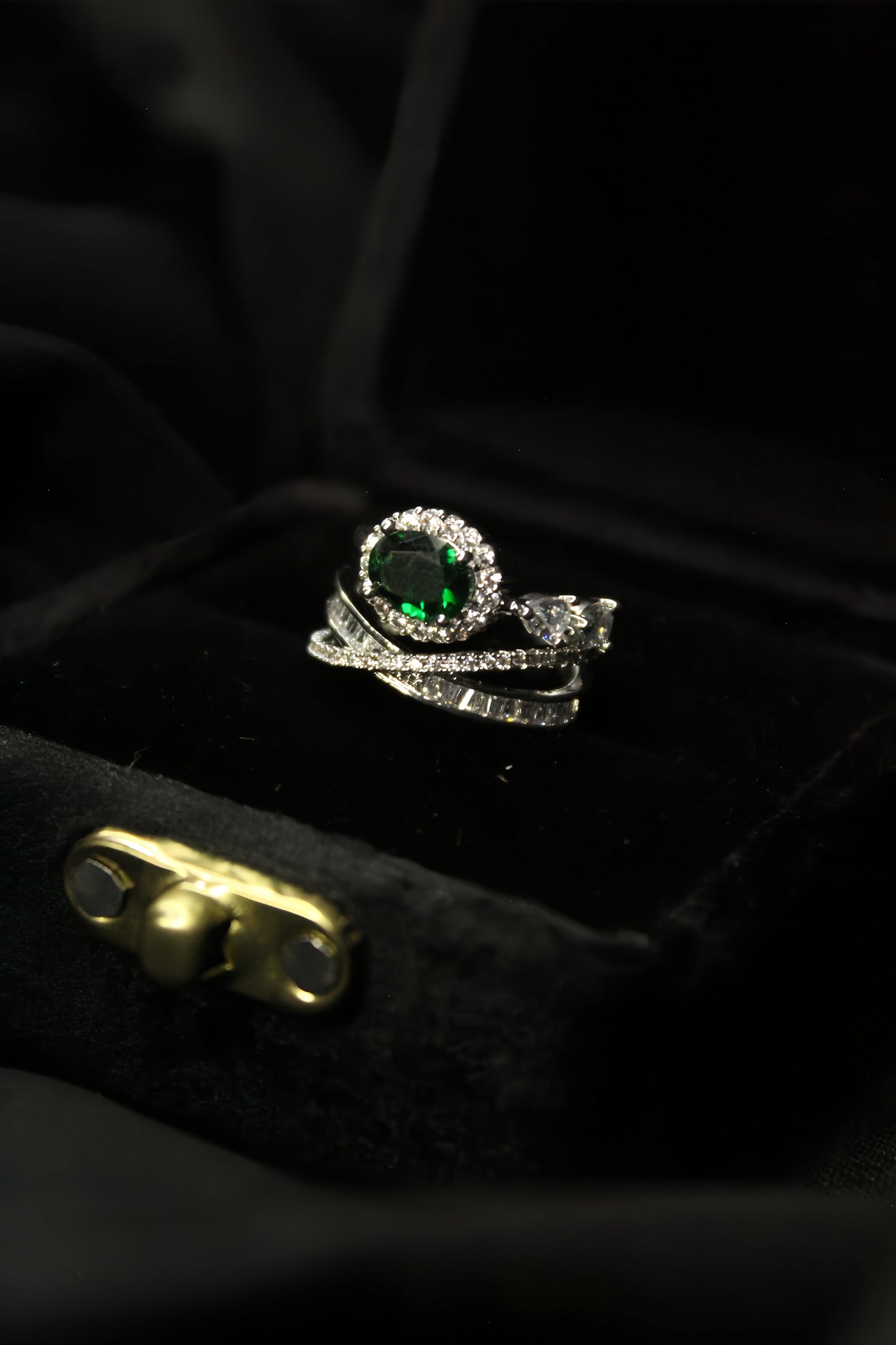 1-Carat Green Halo Gemstone Ring with Criss-Cross Diamond Band